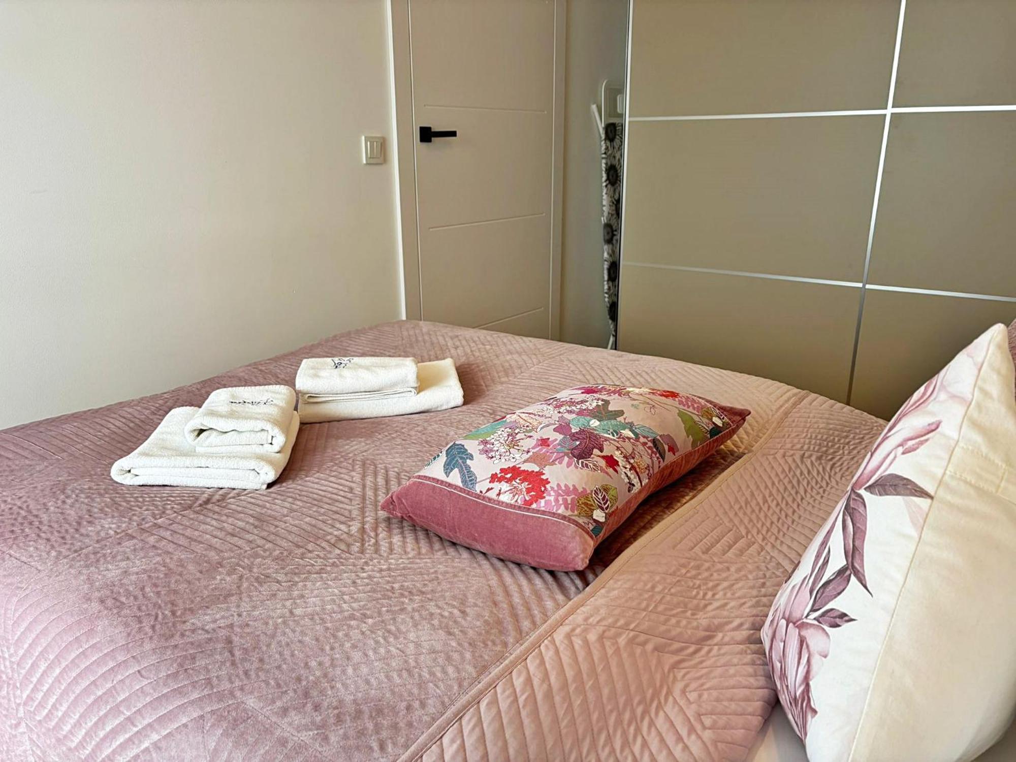 Sun Towers - Apartamenty Bryza - Apartamenty Z Parkingiem Свіноуйсьце Екстер'єр фото